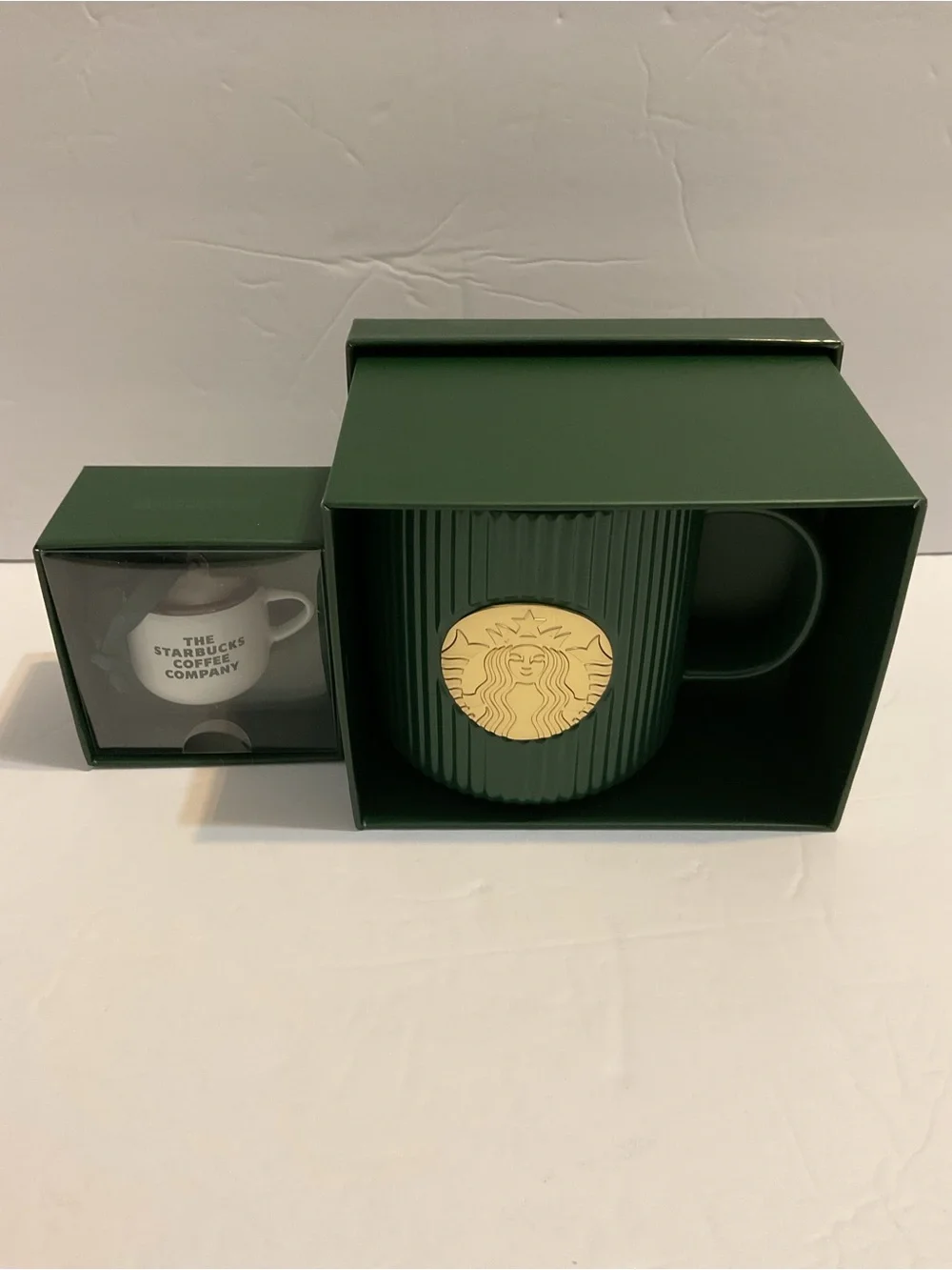 Starbucks Limited Ed 14oz Ribbed Mug w/ Gold Siren Medallion Cup & Latte Charm
